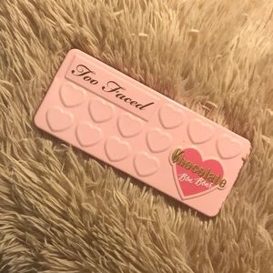 To faces chocolate bon bons palette